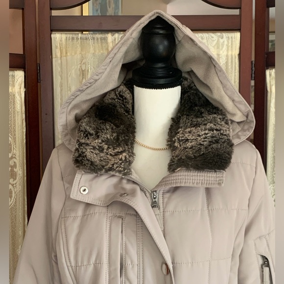 WOMEN’S CROFT & BARROW QUILTED WINTER COAT - SZ MEDIUM - Picture 3 of 16